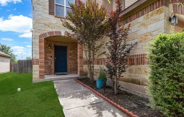 3-bedroom rental at 4435 Wrangler Vw in San Antonio, TX — photo 1