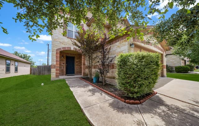 3-bedroom rental at 4435 Wrangler Vw in San Antonio, TX — photo 2