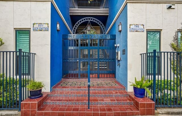 Home for sale at 221 Lexington Ave Unit 106 in San Antonio, TX — photo 3