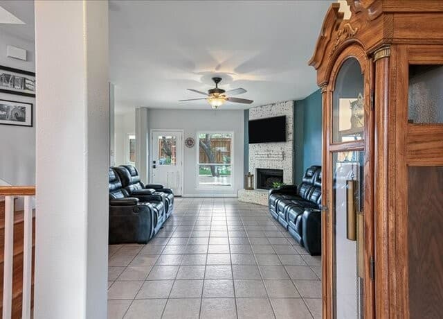 4-bedroom rental at 9049 Sarasota Woods in San Antonio, TX — photo 4