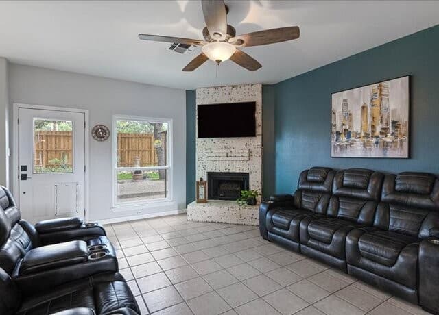 4-bedroom rental at 9049 Sarasota Woods in San Antonio, TX — photo 5
