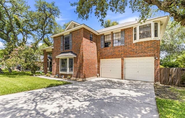 3-bedroom rental at 8815 Silent Strm in San Antonio, TX — photo 2