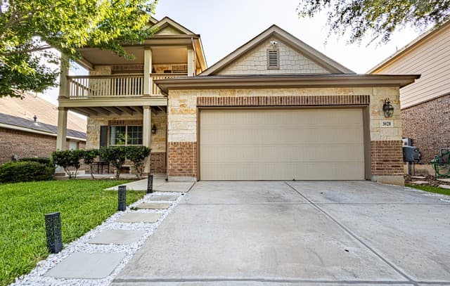 4-bedroom rental at 3028 Pencil Cholla in Schertz, TX — photo 2