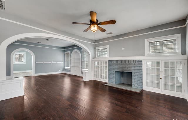 2-bedroom rental at 830 W Craig Pl in San Antonio, TX — photo 2