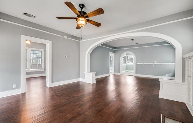 2-bedroom rental at 830 W Craig Pl in San Antonio, TX — photo 5
