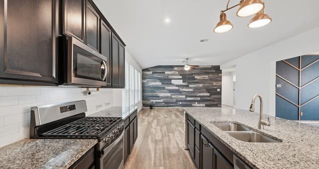 4-bedroom rental at 13310 Antelope Run in St Hedwig, TX — photo 4