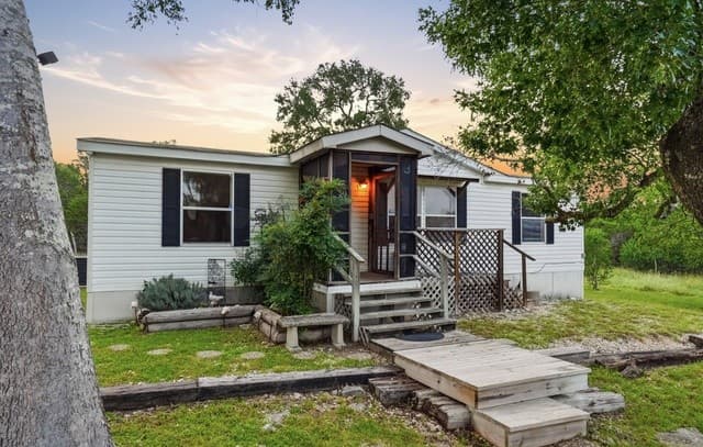 3-bedroom rental at 114 River Ranch Rd in Boerne, TX — photo 4