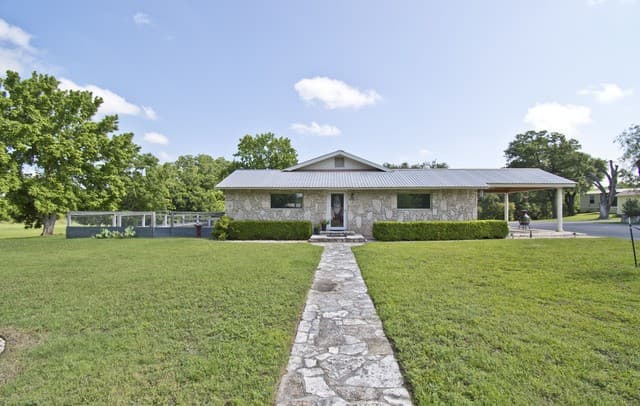 3-bedroom rental at 702 E Schubert in Fredericksburg, TX — photo 1