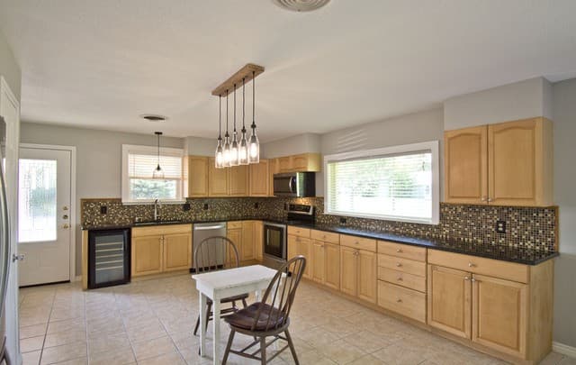 3-bedroom rental at 702 E Schubert in Fredericksburg, TX — photo 3