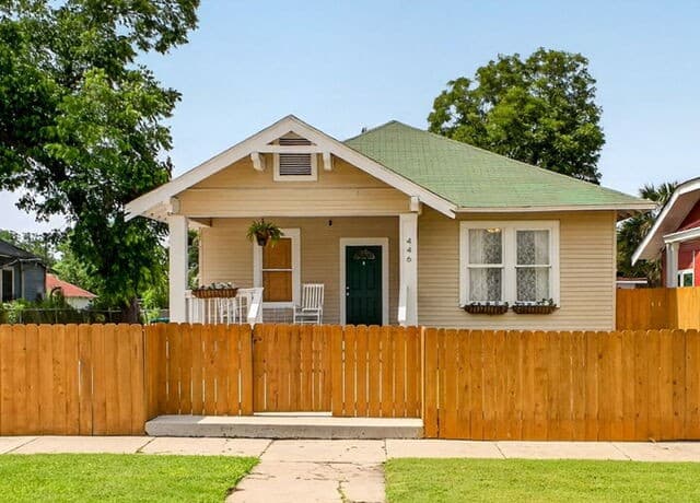3-bedroom rental at 446 Kayton Ave in San Antonio, TX — photo 2