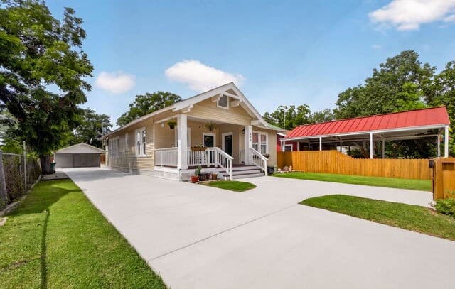 3-bedroom rental at 446 Kayton Ave in San Antonio, TX — photo 3