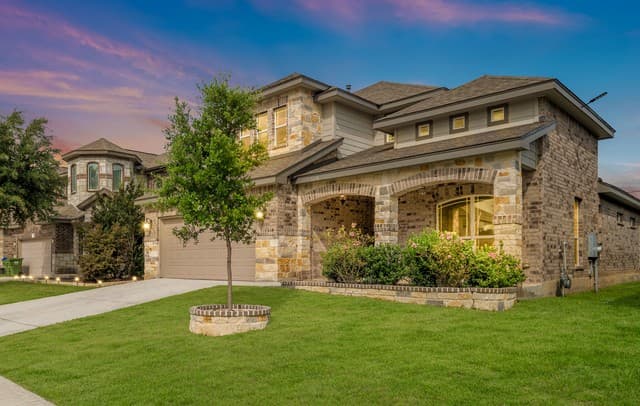 4-bedroom rental at 8823 Kallison Arbor in San Antonio, TX — photo 2