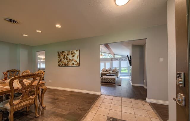 4-bedroom rental at 329 Meadowbrook Dr in Hollywood Park, TX — photo 4
