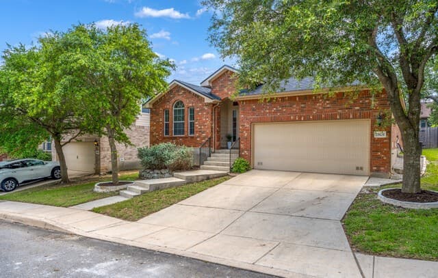 3-bedroom rental at 25631 Spirea in San Antonio, TX — photo 2