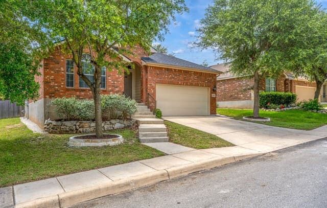 3-bedroom rental at 25631 Spirea in San Antonio, TX — photo 3