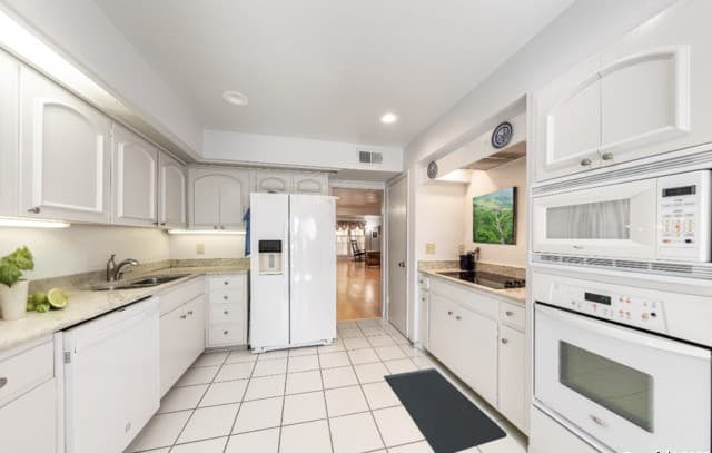 3-bedroom rental at 7500 Callaghan Rd Unit APT 135 in San Antonio, TX — photo 5
