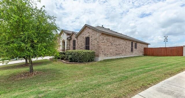 5-bedroom rental at 137 White Rock in Cibolo, TX — photo 2
