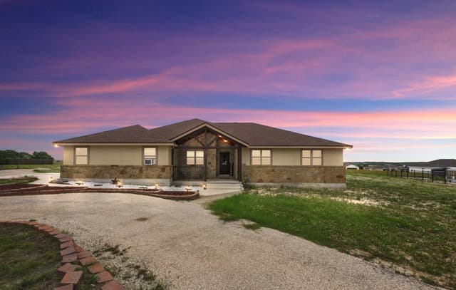 4-bedroom rental at 317 Honeysuckle Ln in La Vernia, TX — photo 1