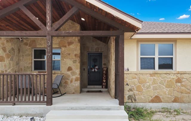 4-bedroom rental at 317 Honeysuckle Ln in La Vernia, TX — photo 2