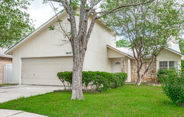 3-bedroom rental at 5807 Larkdale Dr in San Antonio, TX — photo 1
