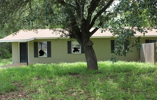 rental at 723 W Brazos St in Pearsall, TX — photo 3