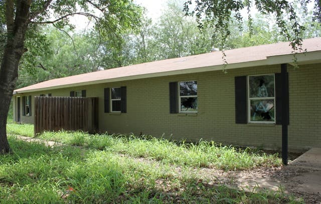 rental at 723 W Brazos St in Pearsall, TX — photo 5