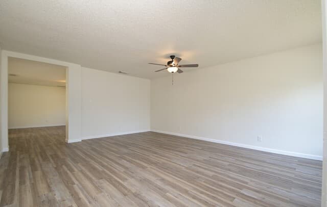 3-bedroom rental at 4522 Sherwood Way in San Antonio, TX — photo 3