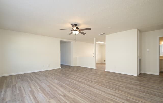 3-bedroom rental at 4522 Sherwood Way in San Antonio, TX — photo 5