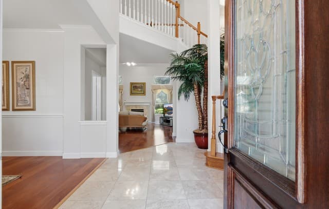 5-bedroom rental at 2606 Leakey in San Antonio, TX — photo 5
