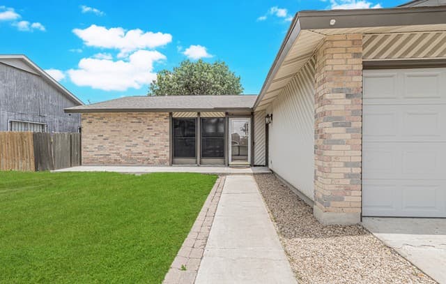 3-bedroom rental at 6039 Whispering Lake St in San Antonio, TX — photo 4
