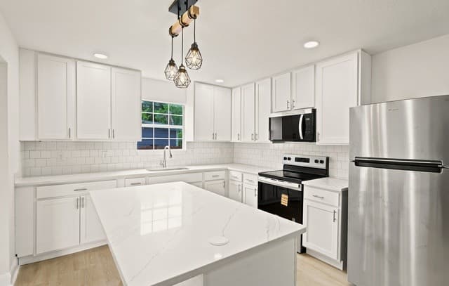 4-bedroom rental at 534 Aaron Place in San Antonio, TX — photo 1