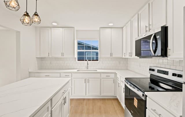 4-bedroom rental at 534 Aaron Place in San Antonio, TX — photo 3