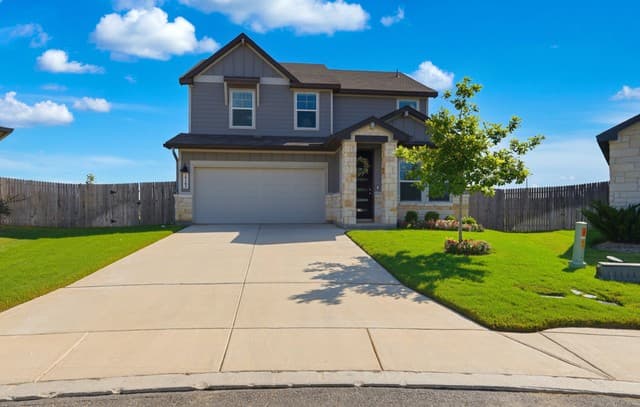 4-bedroom rental at 29303 Highland Pass in San Antonio, TX — photo 1