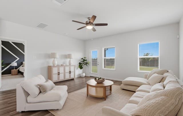 4-bedroom rental at 29303 Highland Pass in San Antonio, TX — photo 2