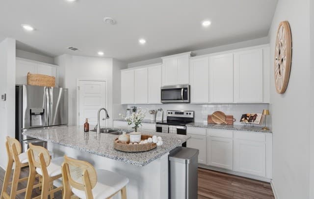 4-bedroom rental at 29303 Highland Pass in San Antonio, TX — photo 4