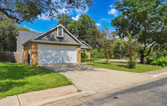 3-bedroom rental at 7002 Quail Wilde in San Antonio, TX — photo 2