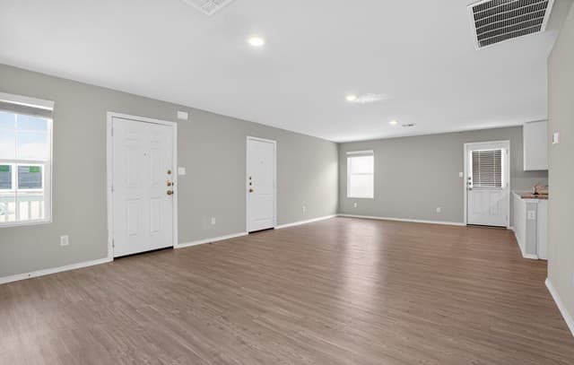 3-bedroom rental at 7238 Lincoln Trce in San Antonio, TX — photo 5