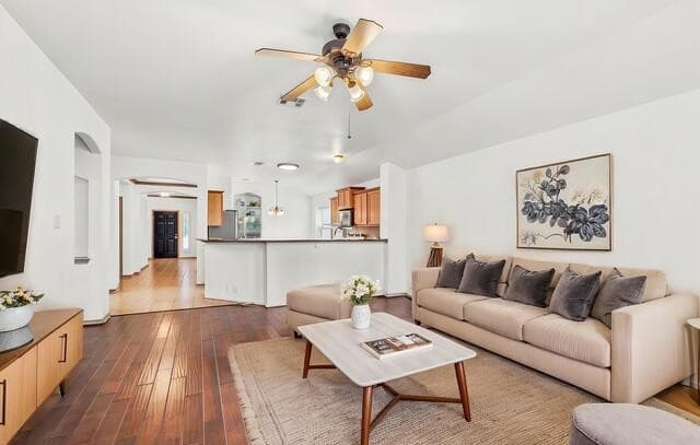 3-bedroom rental at 3519 Bennington Way in San Antonio, TX — photo 4