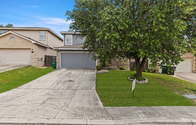 3-bedroom rental at 1302 Bobcat Pass in San Antonio, TX — photo 2