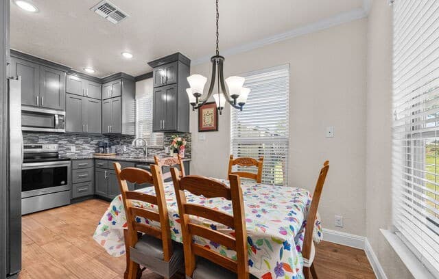 3-bedroom rental at 217 Meadow in Marion, TX — photo 4