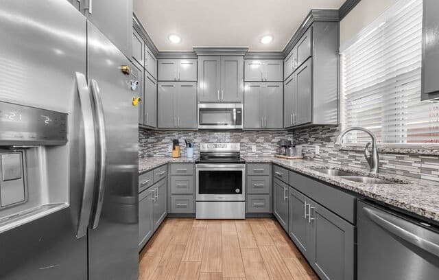 3-bedroom rental at 217 Meadow in Marion, TX — photo 5
