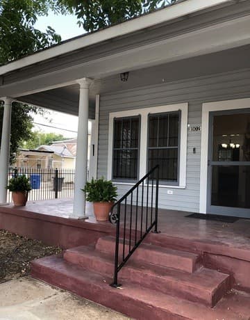 3-bedroom rental at 802 Indianola St in San Antonio, TX — photo 2