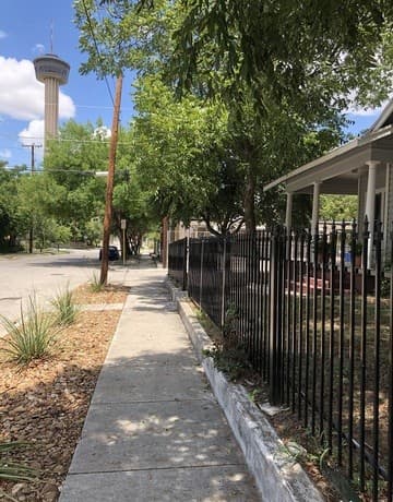 3-bedroom rental at 802 Indianola St in San Antonio, TX — photo 3
