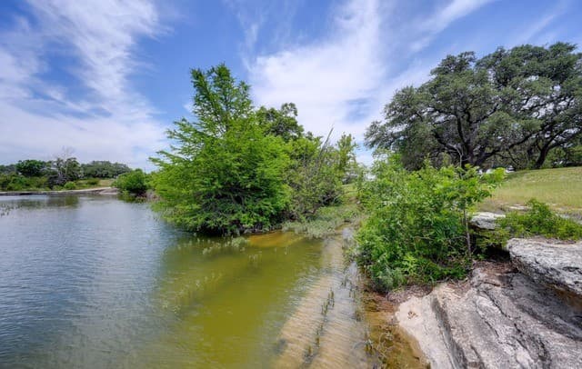 4-bedroom rental at 3095 Ranch Road 165 in Blanco, TX — photo 4