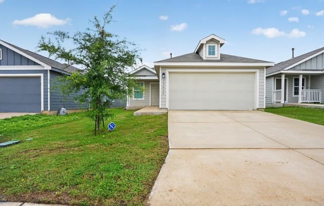 3-bedroom rental at 13435 Ashworth Blvd in San Antonio, TX — photo 2