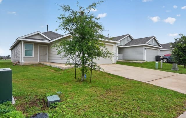 3-bedroom rental at 13435 Ashworth Blvd in San Antonio, TX — photo 3