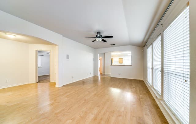 3-bedroom rental at 742 Sycamore Moon in San Antonio, TX — photo 2