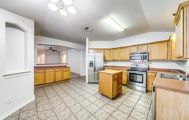 3-bedroom rental at 742 Sycamore Moon in San Antonio, TX — photo 5