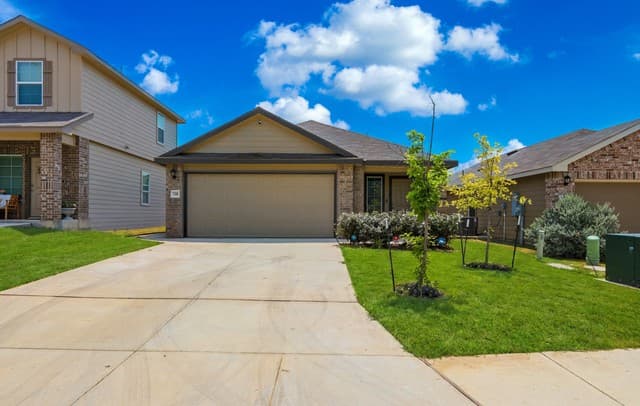 3-bedroom rental at 7310 Salado Creek Pkwy in San Antonio, TX — photo 2