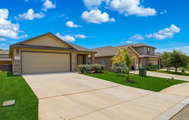 3-bedroom rental at 7310 Salado Creek Pkwy in San Antonio, TX — photo 3